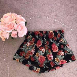 🌸FOREVER 21: Floral shorts